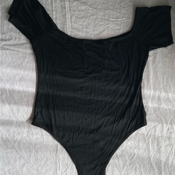 Black cap sleeve basic snap gusset bodysuit - Picture 12 of 14